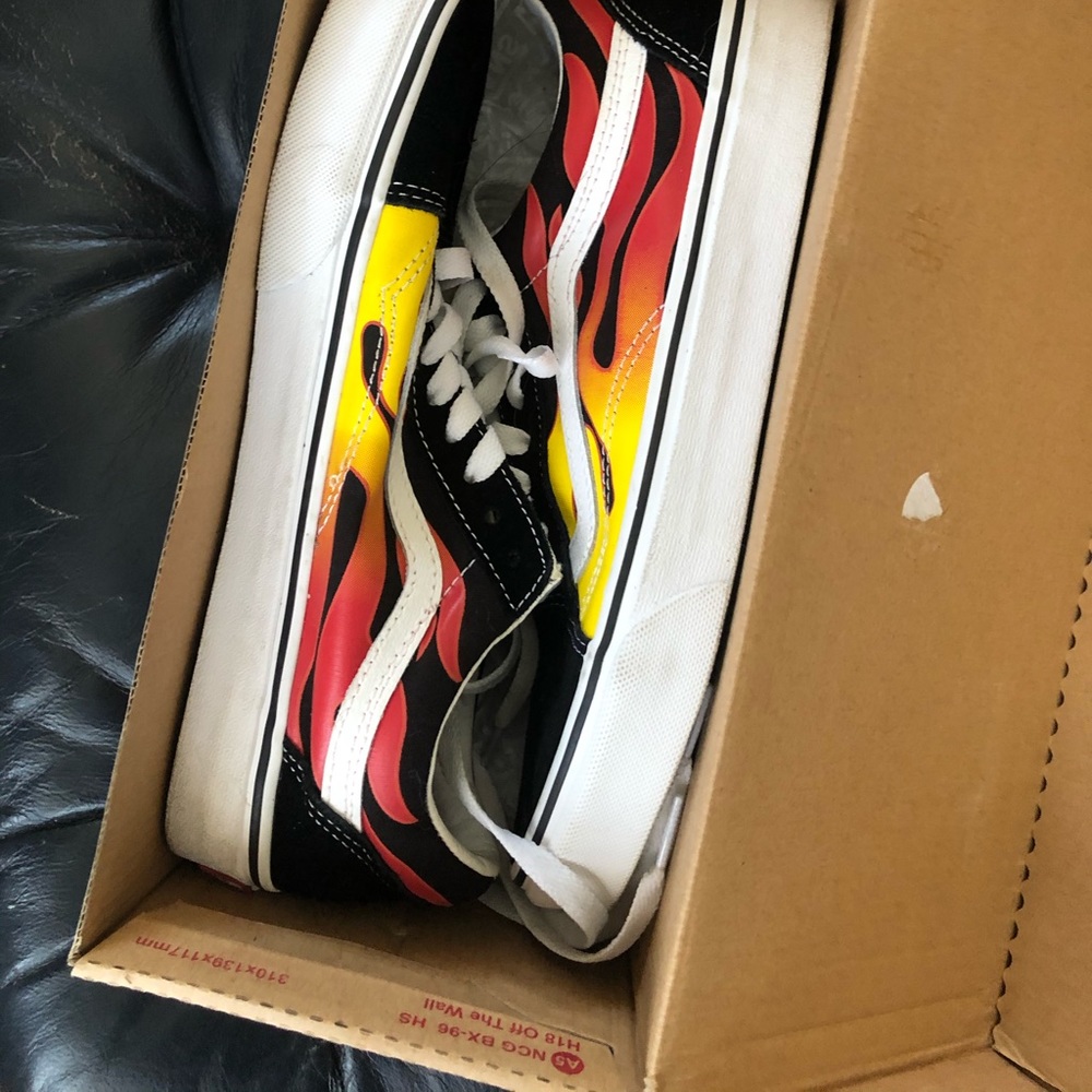 Old school flame vans 7.5 men’s 9.5 women vans shoes